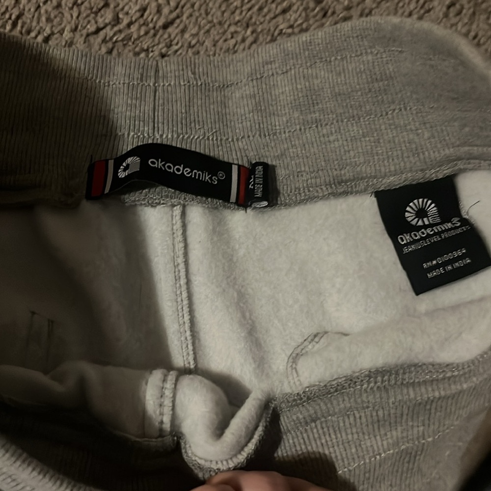 Akademic Drawstring Shorts Size XL - Picture 5 of 6